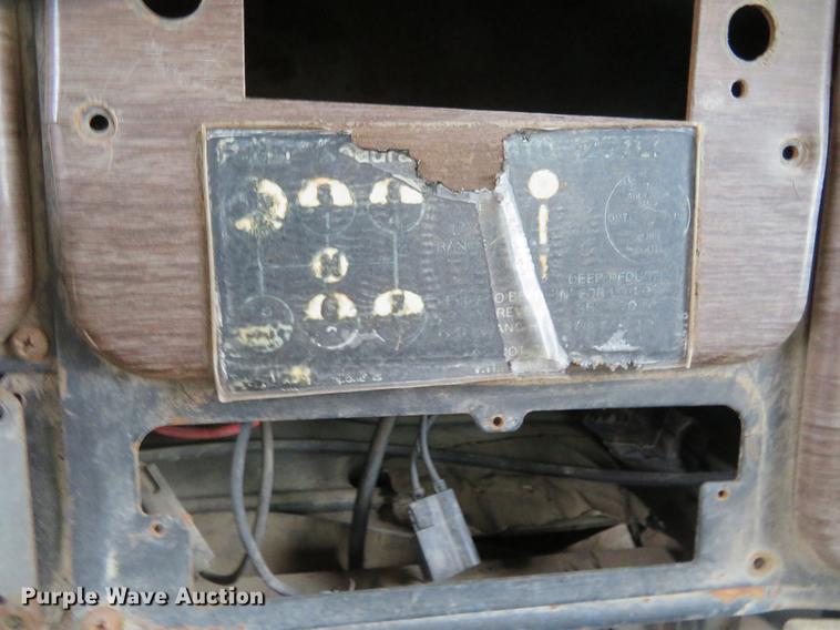 image for item DE8800 1979 International F2574 drilling rig truck