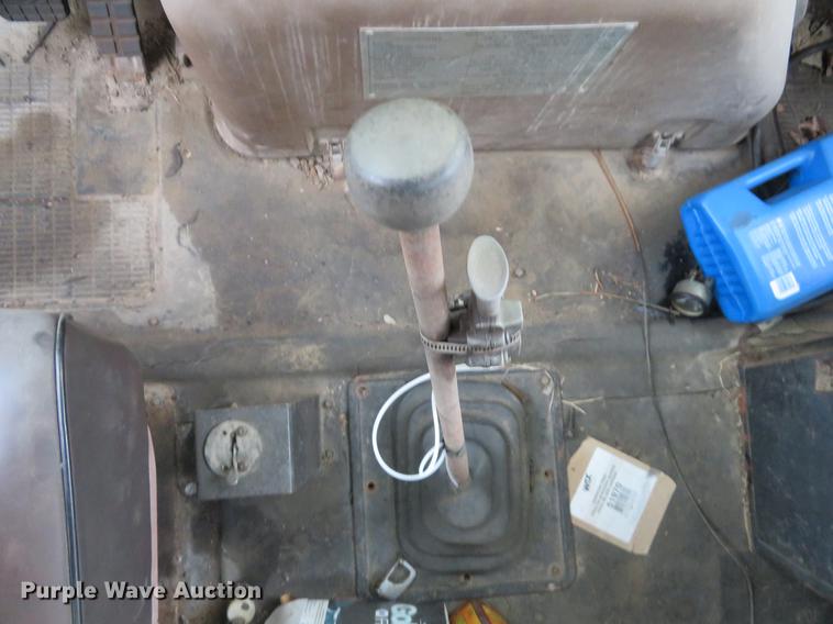 image for item DE8800 1979 International F2574 drilling rig truck