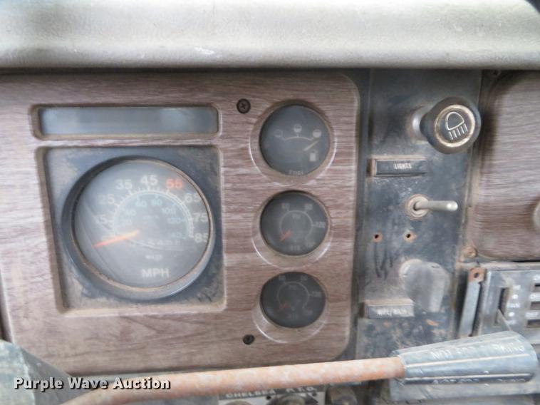 image for item DE8800 1979 International F2574 drilling rig truck