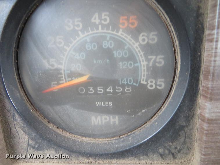 image for item DE8800 1979 International F2574 drilling rig truck