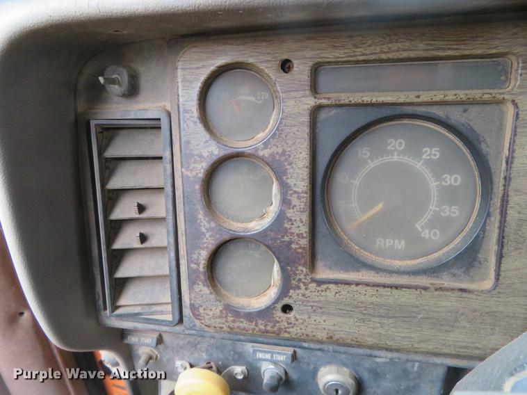 image for item DE8800 1979 International F2574 drilling rig truck