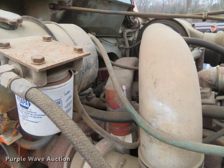 image for item DE8800 1979 International F2574 drilling rig truck