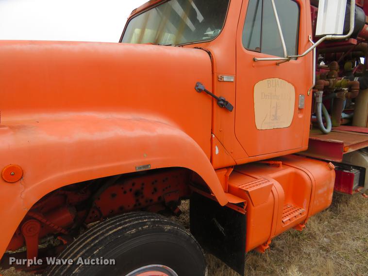 image for item DE8800 1979 International F2574 drilling rig truck