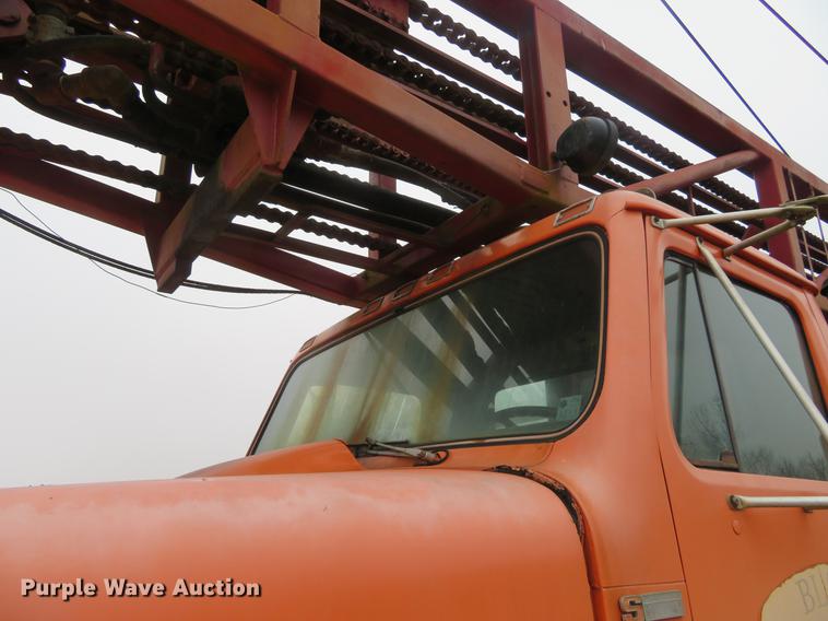 image for item DE8800 1979 International F2574 drilling rig truck