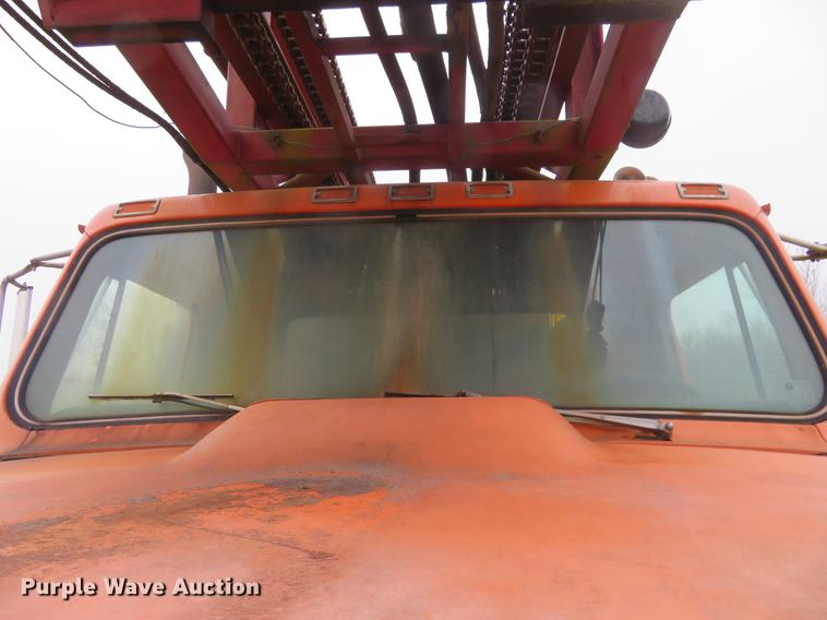 image for item DE8800 1979 International F2574 drilling rig truck