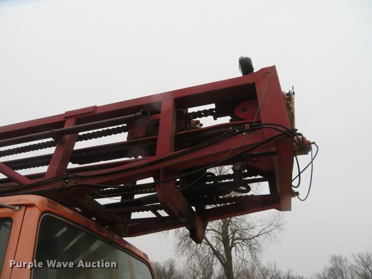 image for item DE8800 1979 International F2574 drilling rig truck