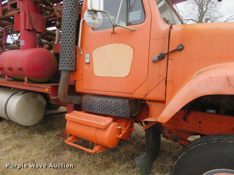 image for item DE8800 1979 International F2574 drilling rig truck