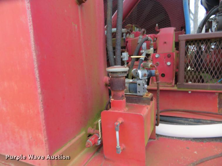 image for item DE8800 1979 International F2574 drilling rig truck