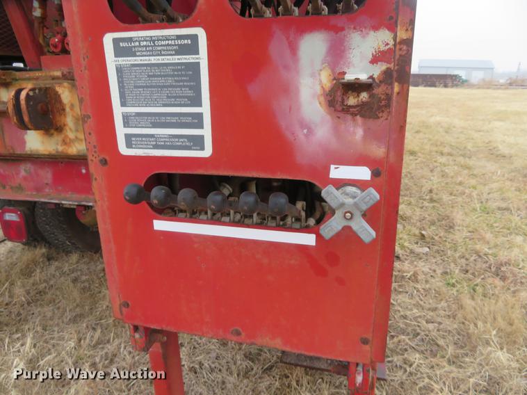 image for item DE8800 1979 International F2574 drilling rig truck