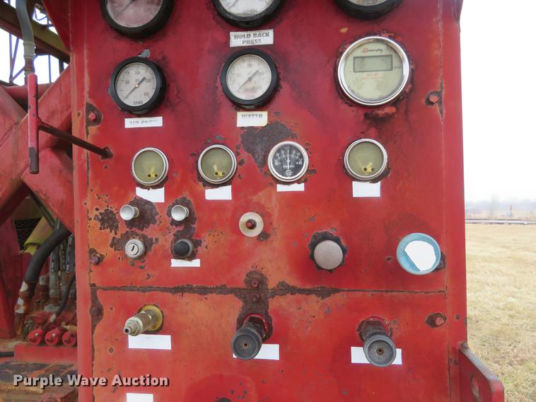 image for item DE8800 1979 International F2574 drilling rig truck