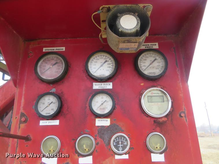 image for item DE8800 1979 International F2574 drilling rig truck