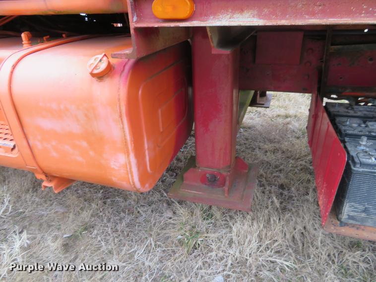 image for item DE8800 1979 International F2574 drilling rig truck