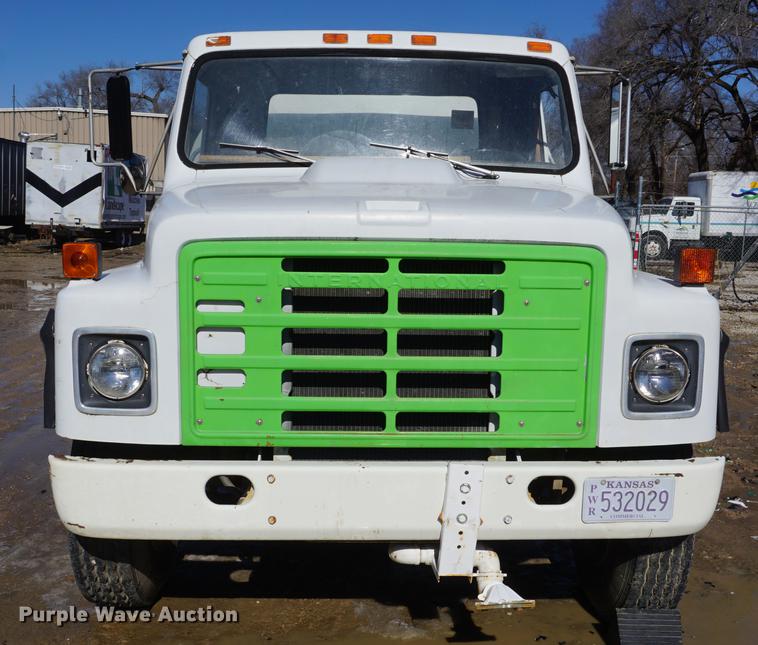 image for item DF7626 1981 International S1800 tank truck