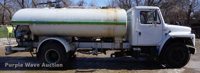 image for item DF7626 1981 International S1800 tank truck