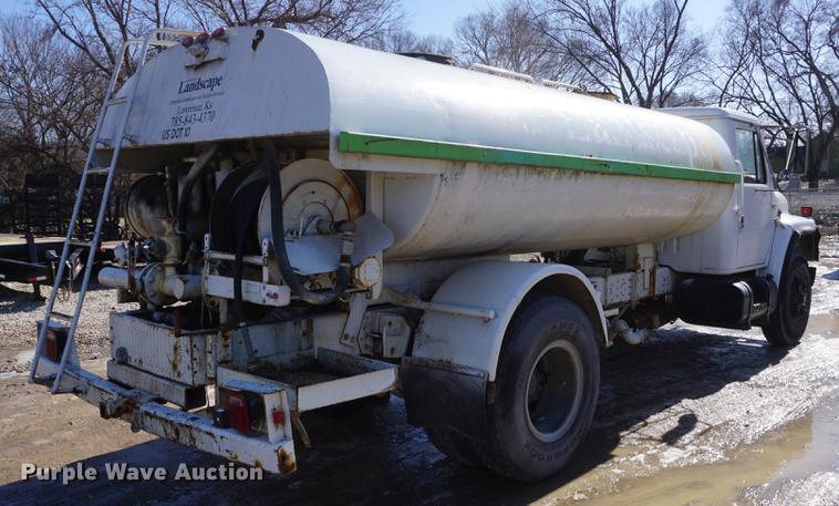 image for item DF7626 1981 International S1800 tank truck