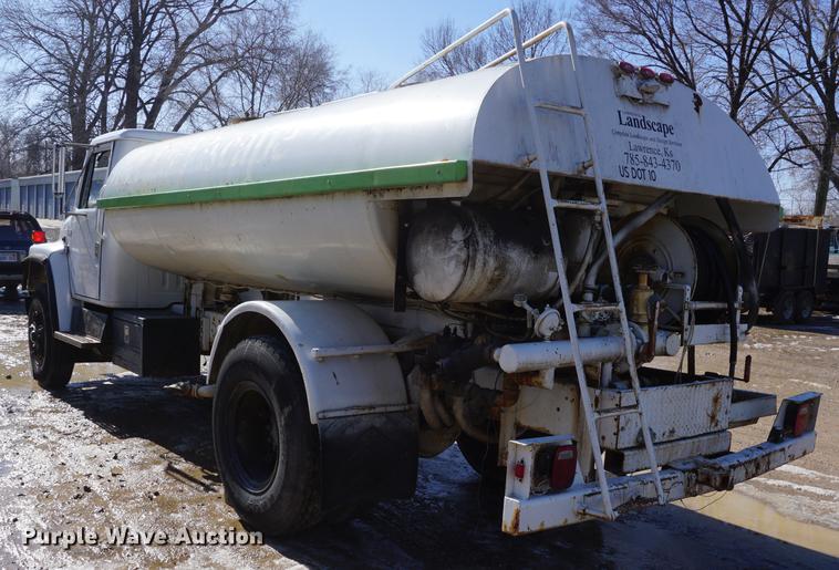 image for item DF7626 1981 International S1800 tank truck
