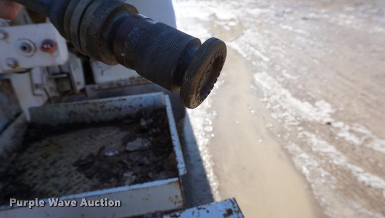 image for item DF7626 1981 International S1800 tank truck