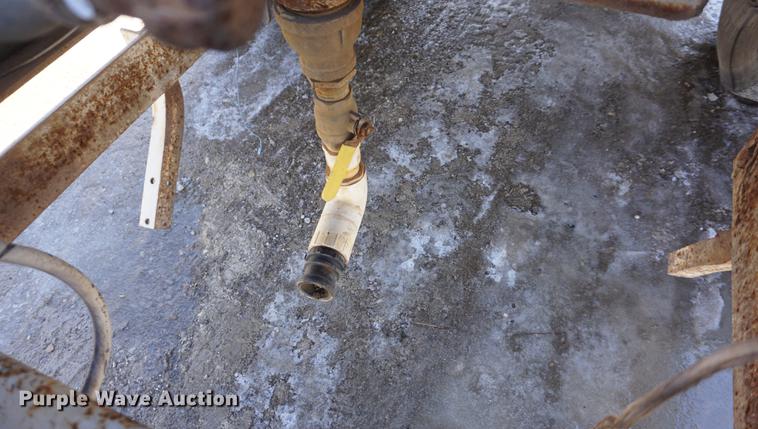 image for item DF7626 1981 International S1800 tank truck