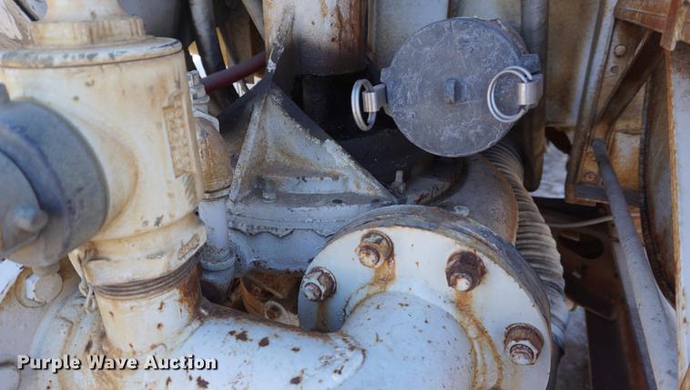 image for item DF7626 1981 International S1800 tank truck