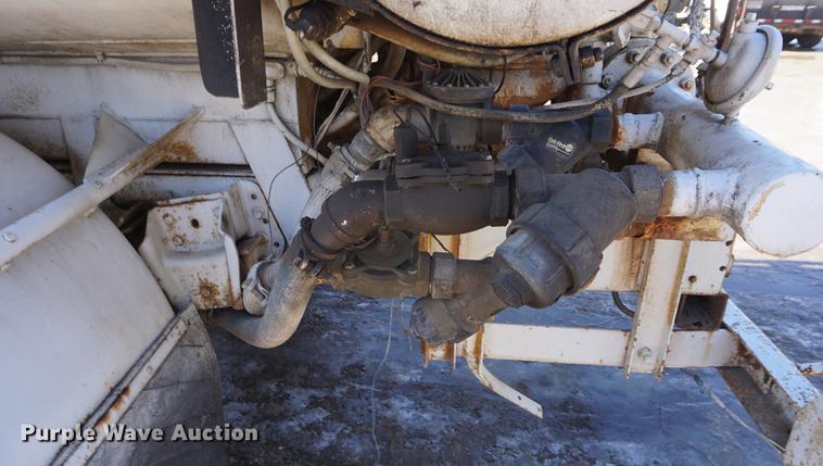 image for item DF7626 1981 International S1800 tank truck