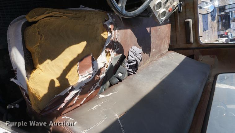 image for item DF7626 1981 International S1800 tank truck