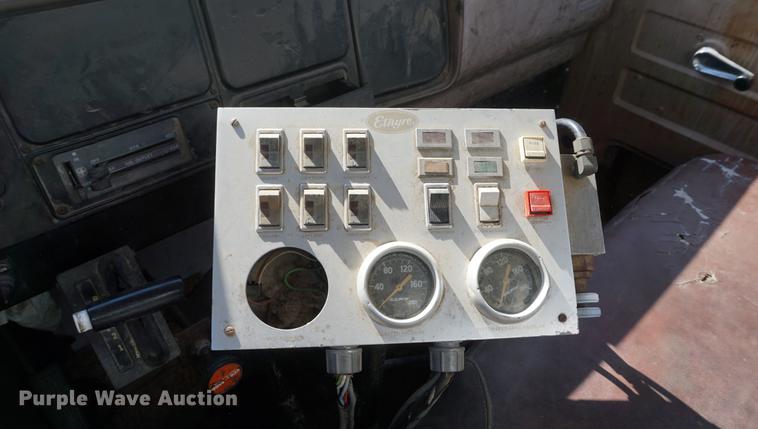 image for item DF7626 1981 International S1800 tank truck