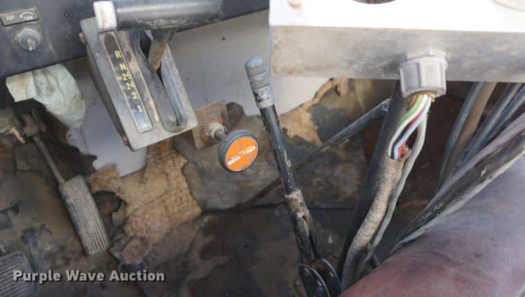 image for item DF7626 1981 International S1800 tank truck