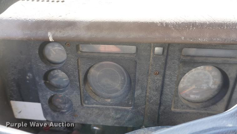 image for item DF7626 1981 International S1800 tank truck