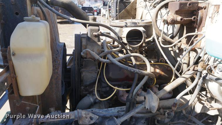 image for item DF7626 1981 International S1800 tank truck