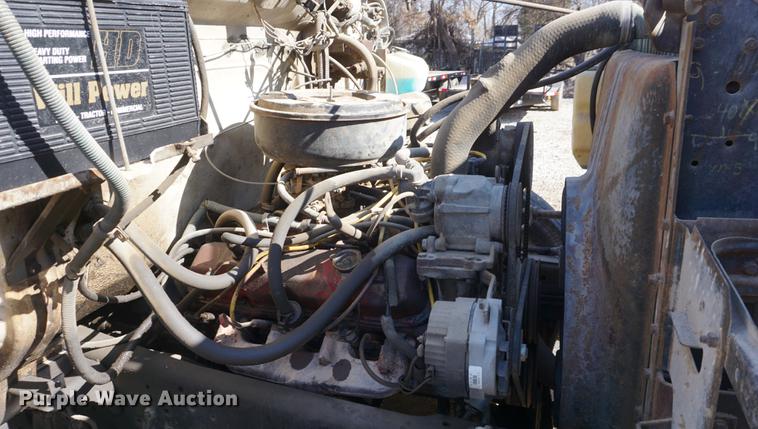 image for item DF7626 1981 International S1800 tank truck