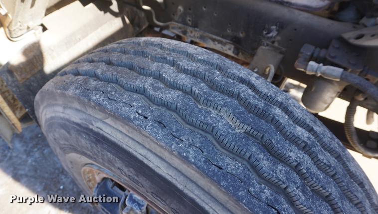 image for item DF7626 1981 International S1800 tank truck