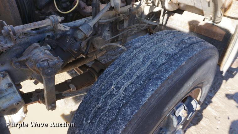 image for item DF7626 1981 International S1800 tank truck