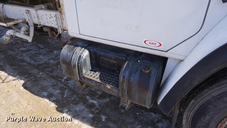 image for item DF7626 1981 International S1800 tank truck