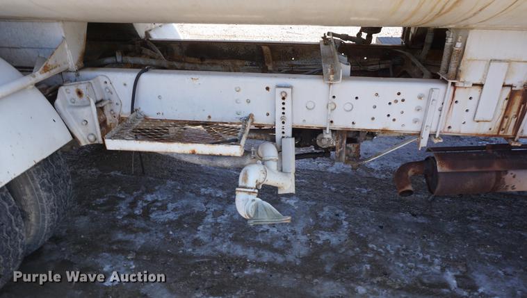 image for item DF7626 1981 International S1800 tank truck