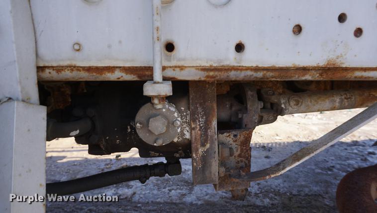 image for item DF7626 1981 International S1800 tank truck