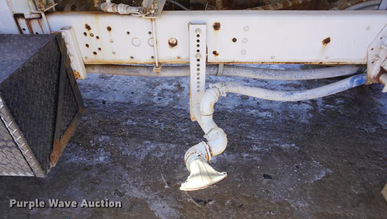 image for item DF7626 1981 International S1800 tank truck