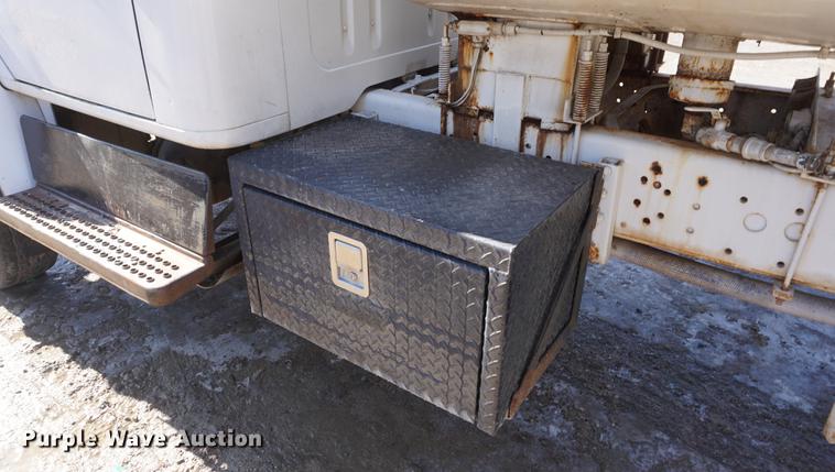 image for item DF7626 1981 International S1800 tank truck