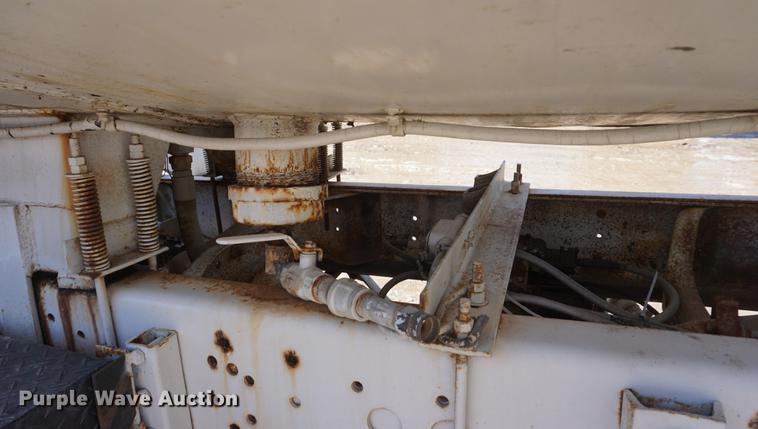 image for item DF7626 1981 International S1800 tank truck