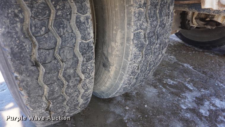 image for item DF7626 1981 International S1800 tank truck