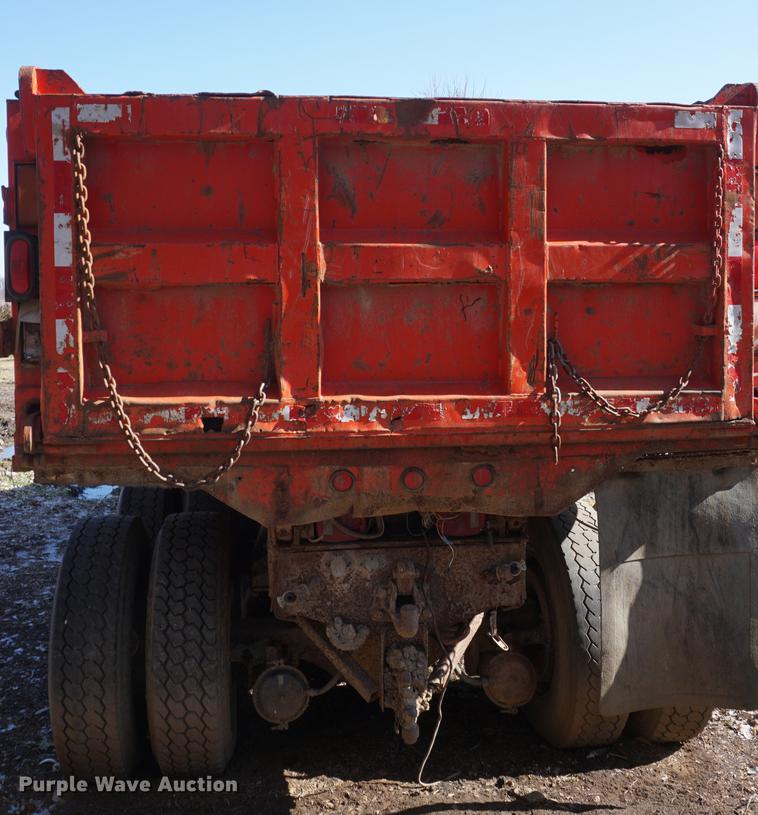 image for item DF7628 1991 International 4900 dump truck