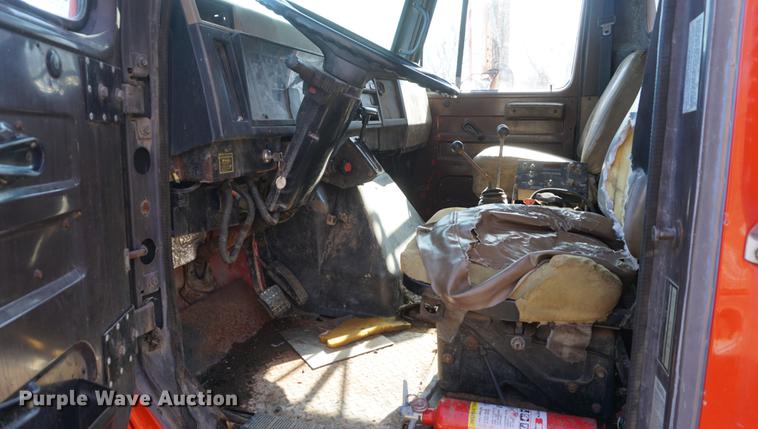 image for item DF7628 1991 International 4900 dump truck