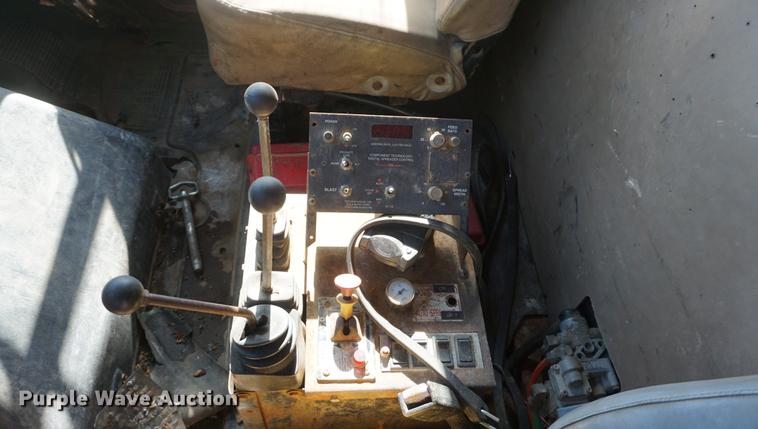 image for item DF7628 1991 International 4900 dump truck