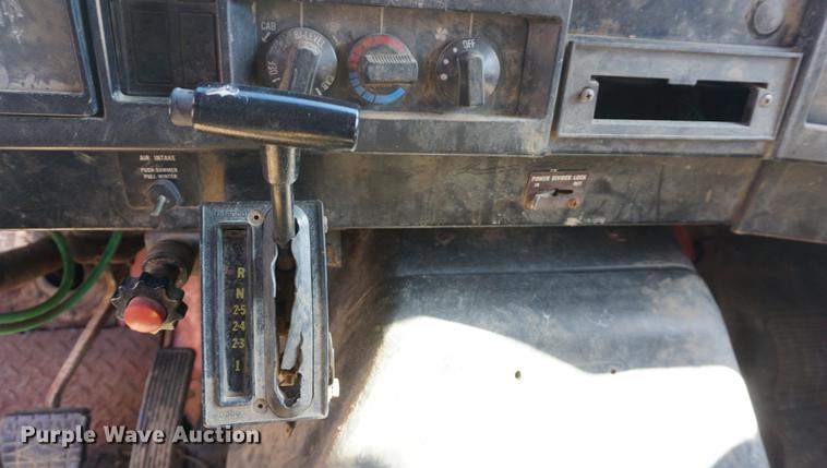 image for item DF7628 1991 International 4900 dump truck