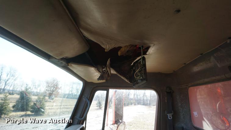 image for item DF7628 1991 International 4900 dump truck