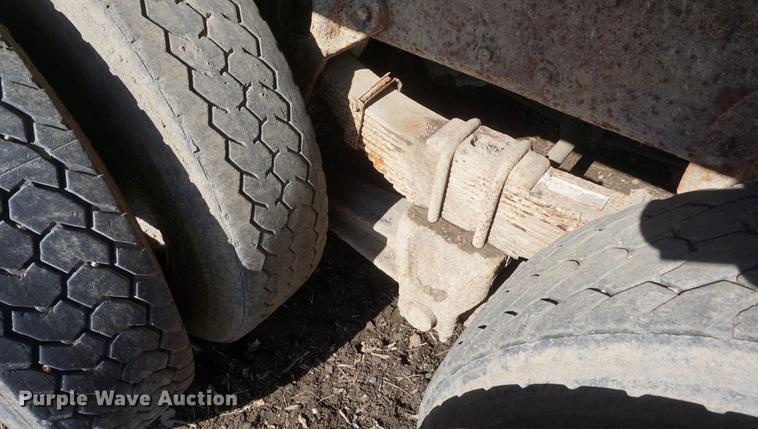 image for item DF7628 1991 International 4900 dump truck