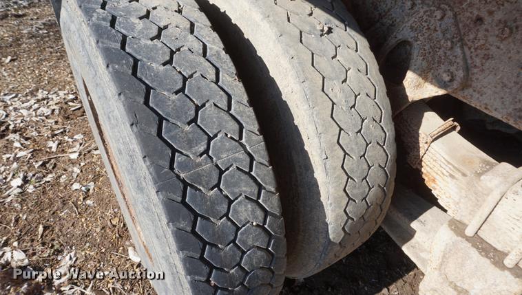 image for item DF7628 1991 International 4900 dump truck