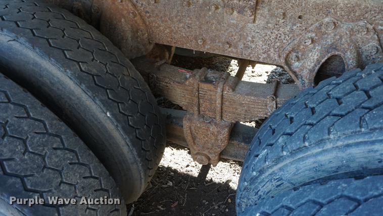 image for item DF7628 1991 International 4900 dump truck