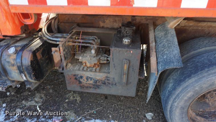 image for item DF7628 1991 International 4900 dump truck