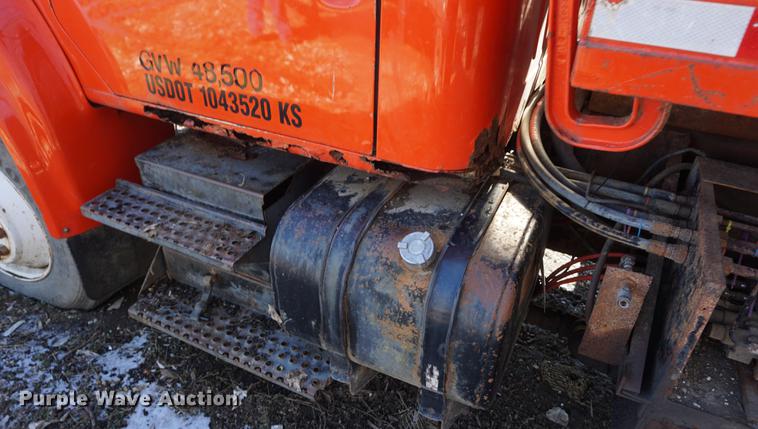 image for item DF7628 1991 International 4900 dump truck