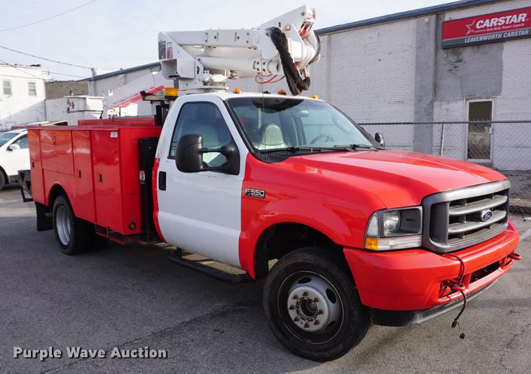 image for item DF7629 2004 Ford F550 Super Duty bucket truck